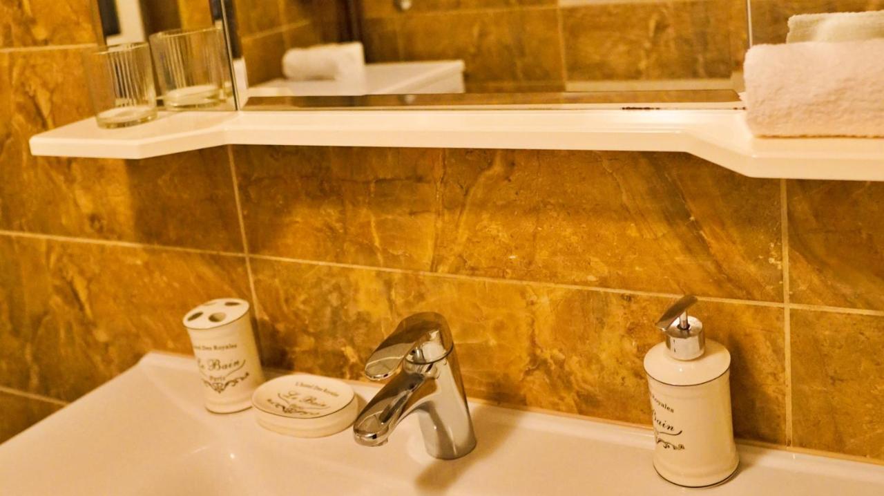 City Center Grand Apartment - Three-Bedroom, Free Parking Сараево Экстерьер фото