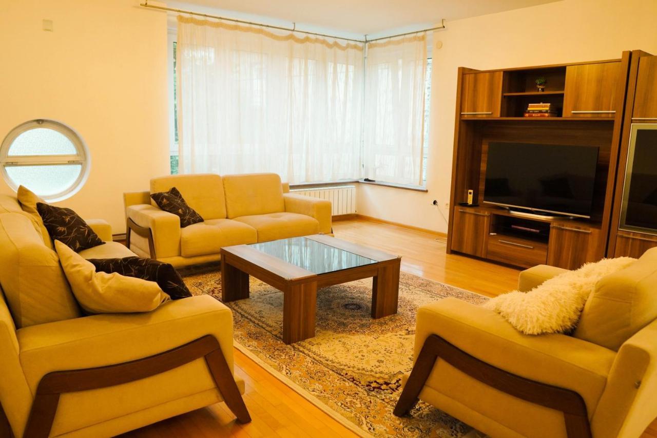 City Center Grand Apartment - Three-Bedroom, Free Parking Сараево Экстерьер фото