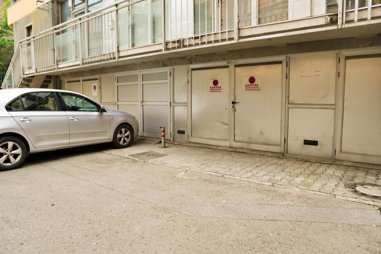 City Center Grand Apartment - Three-Bedroom, Free Parking Сараево Экстерьер фото