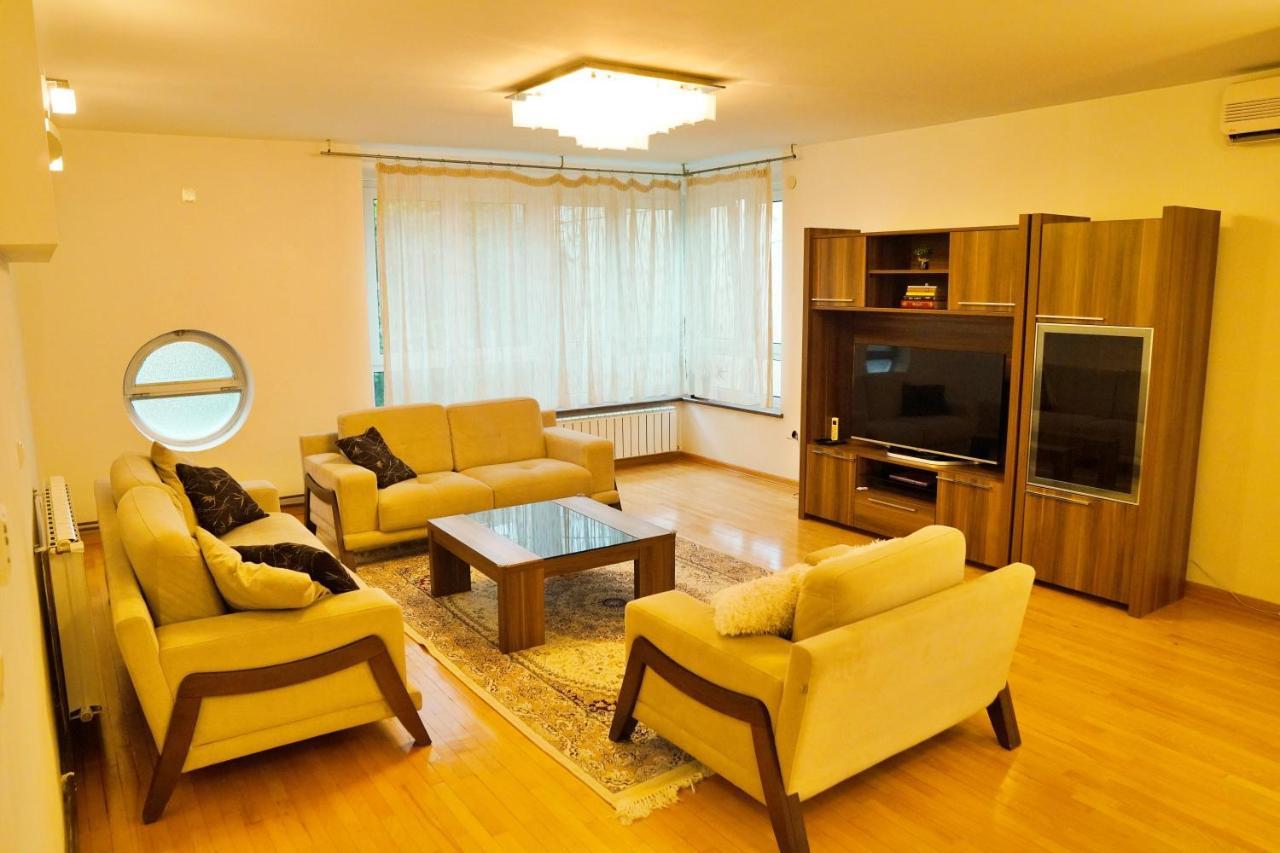City Center Grand Apartment - Three-Bedroom, Free Parking Сараево Экстерьер фото