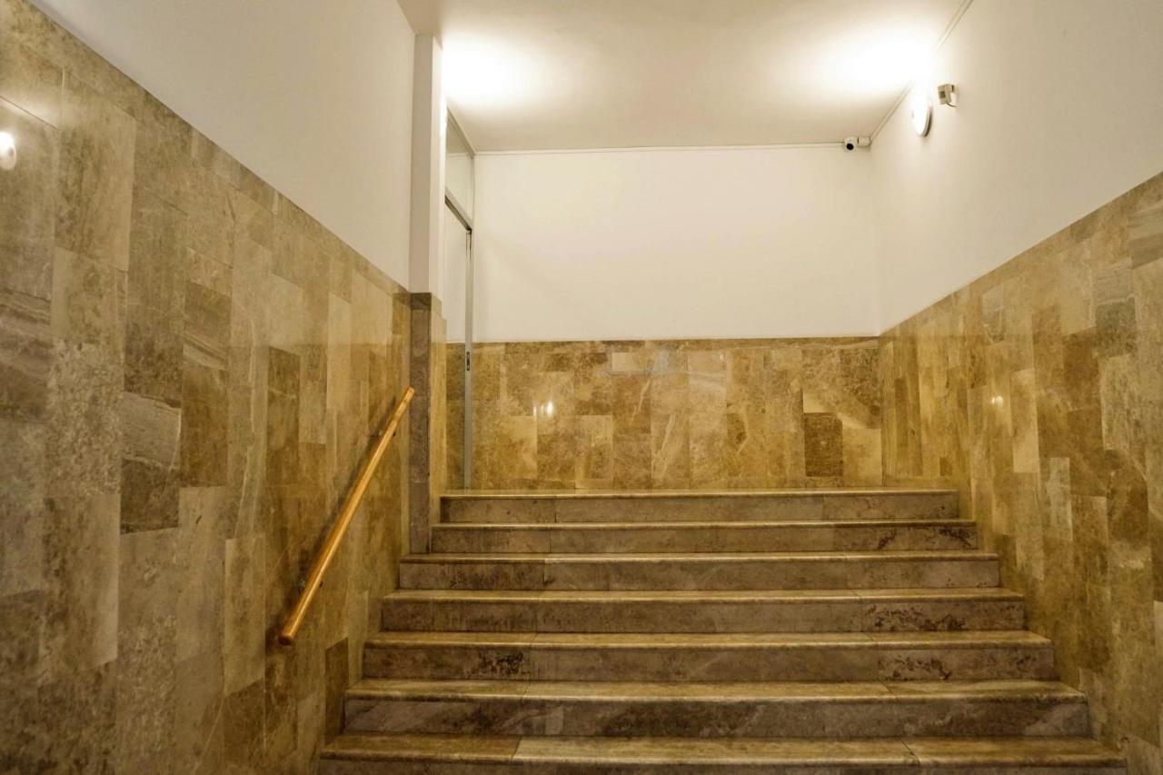 City Center Grand Apartment - Three-Bedroom, Free Parking Сараево Экстерьер фото