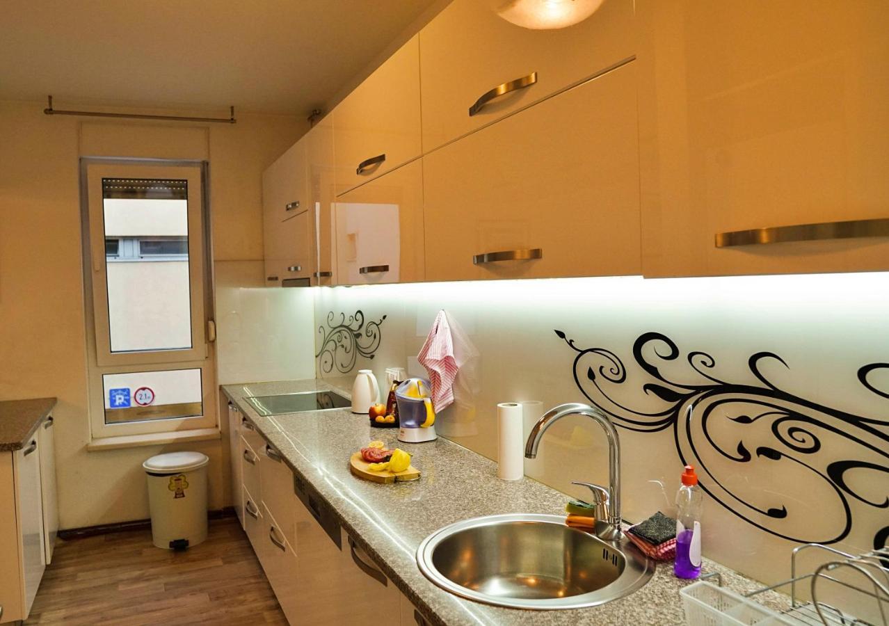 City Center Grand Apartment - Three-Bedroom, Free Parking Сараево Экстерьер фото